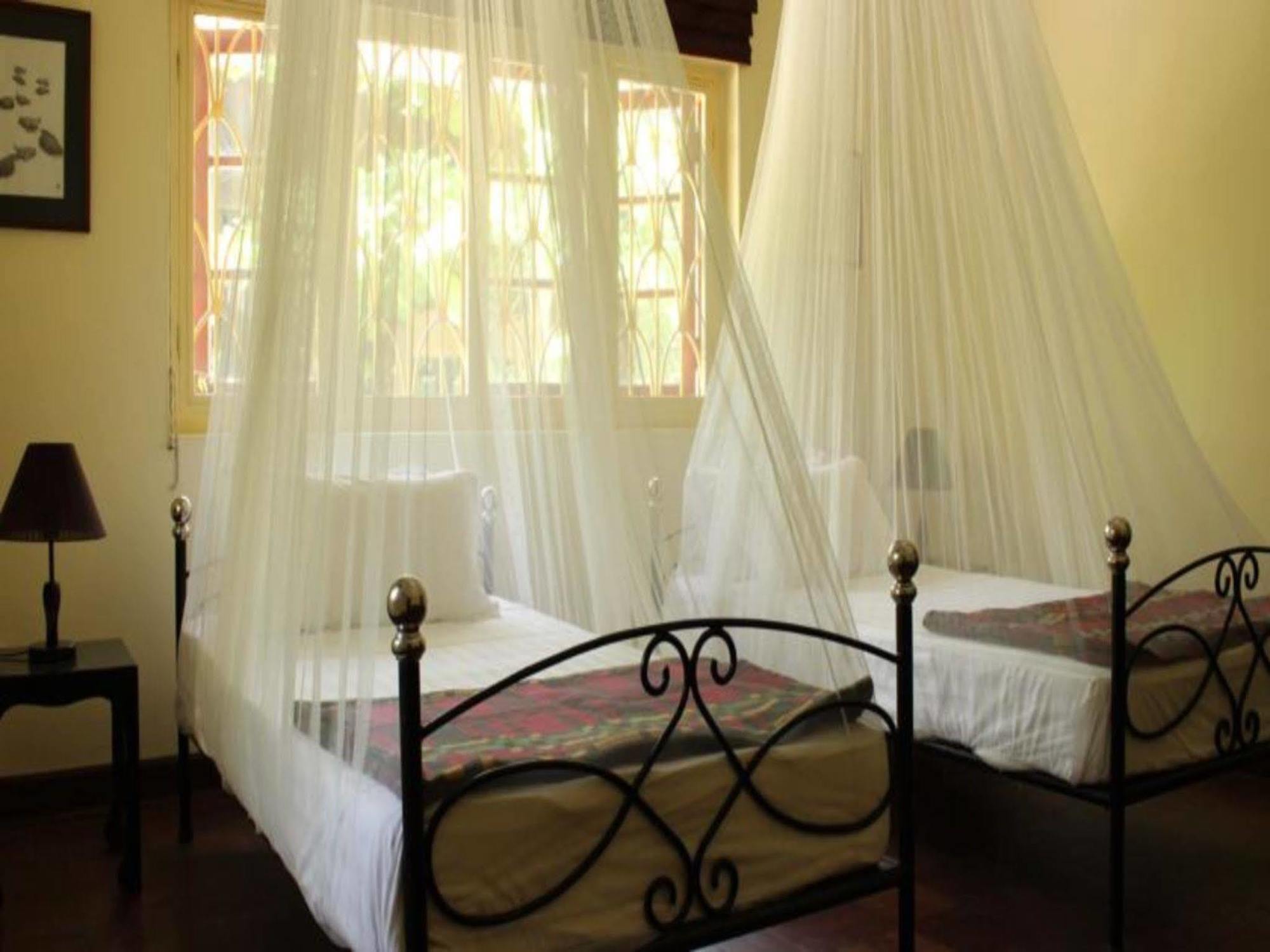 Alamanda Inn, Boutique Hotel And French Restaurant Янгон Экстерьер фото